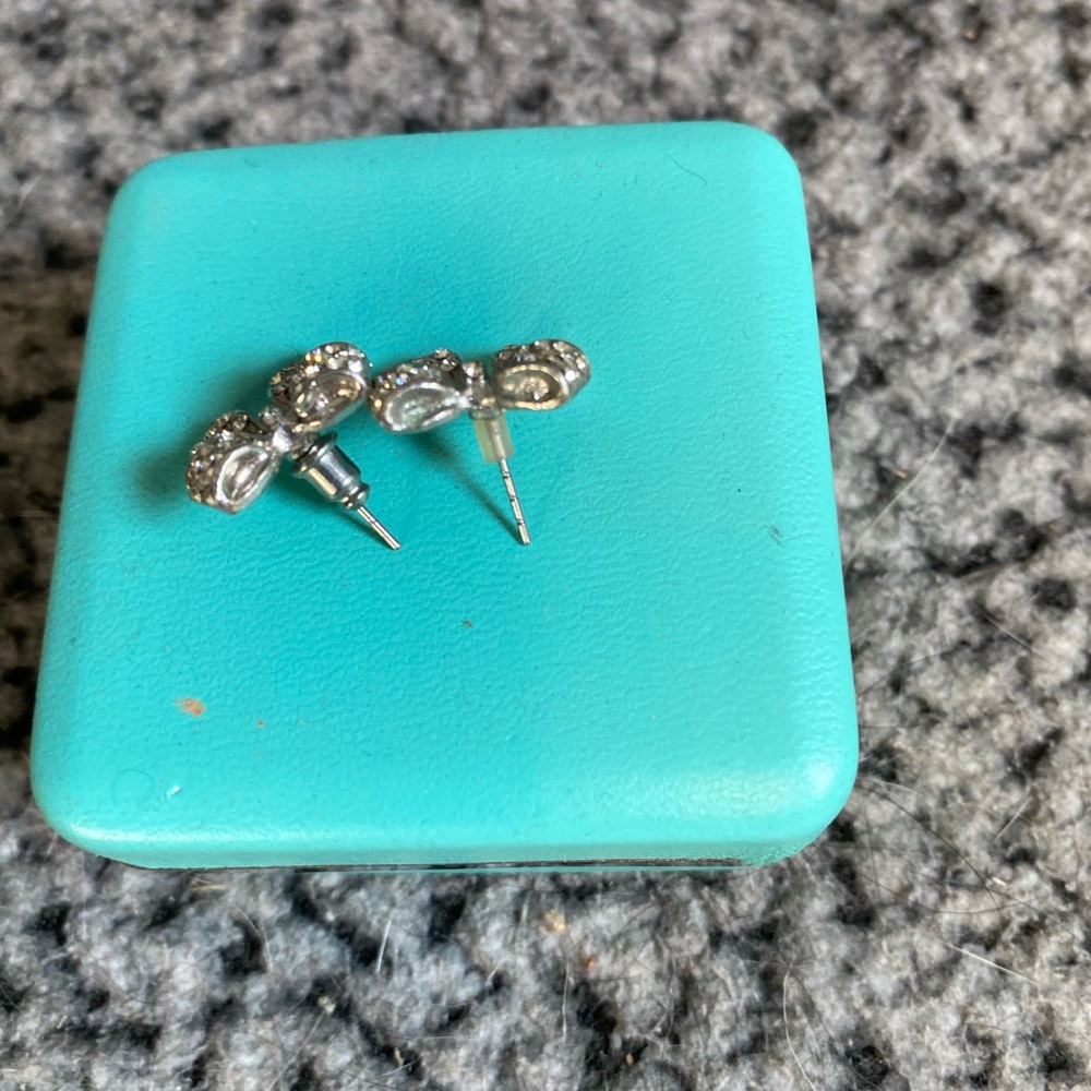 Elegant Silver Bow Earrings - Picture 7 of 7